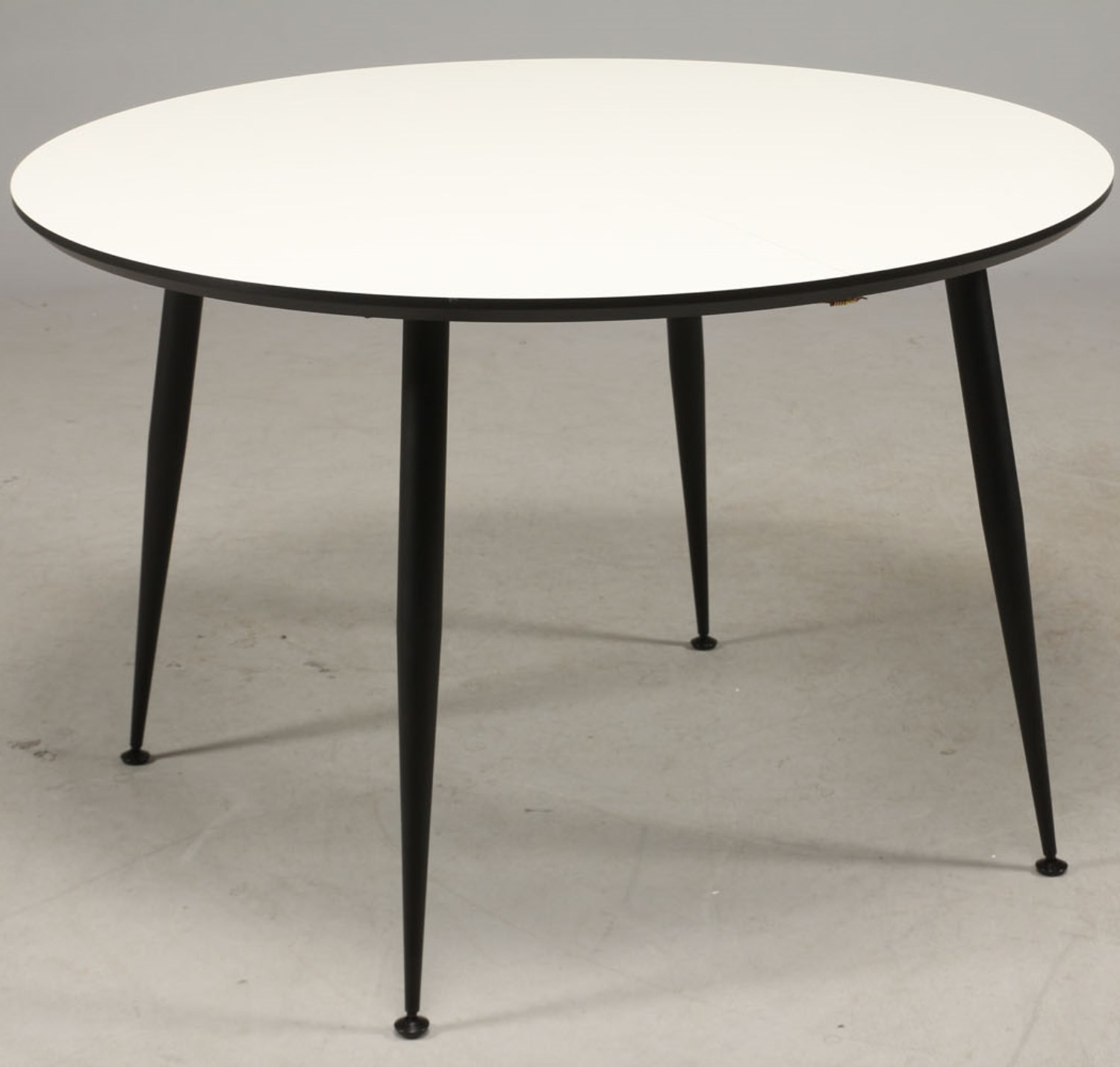 Dt 110 spisebord, hvid laminat med sorte metal ben spiseborde ... Rundt spisebord sort