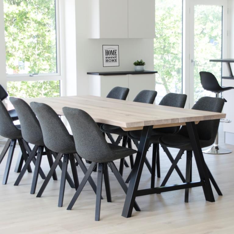 Lampe hyde over spisebord. wallmounted anglepoise lamps set the tone ... Weis spisestue